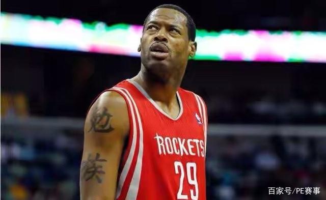 北京男篮在俱乐部杯首战惨败，内线劣势明显，外援表现疲软，青岛男篮以较大优势取胜。