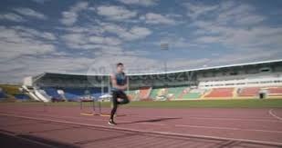 令人动容！残特奥会独腿飞人扑线摔破全国纪录